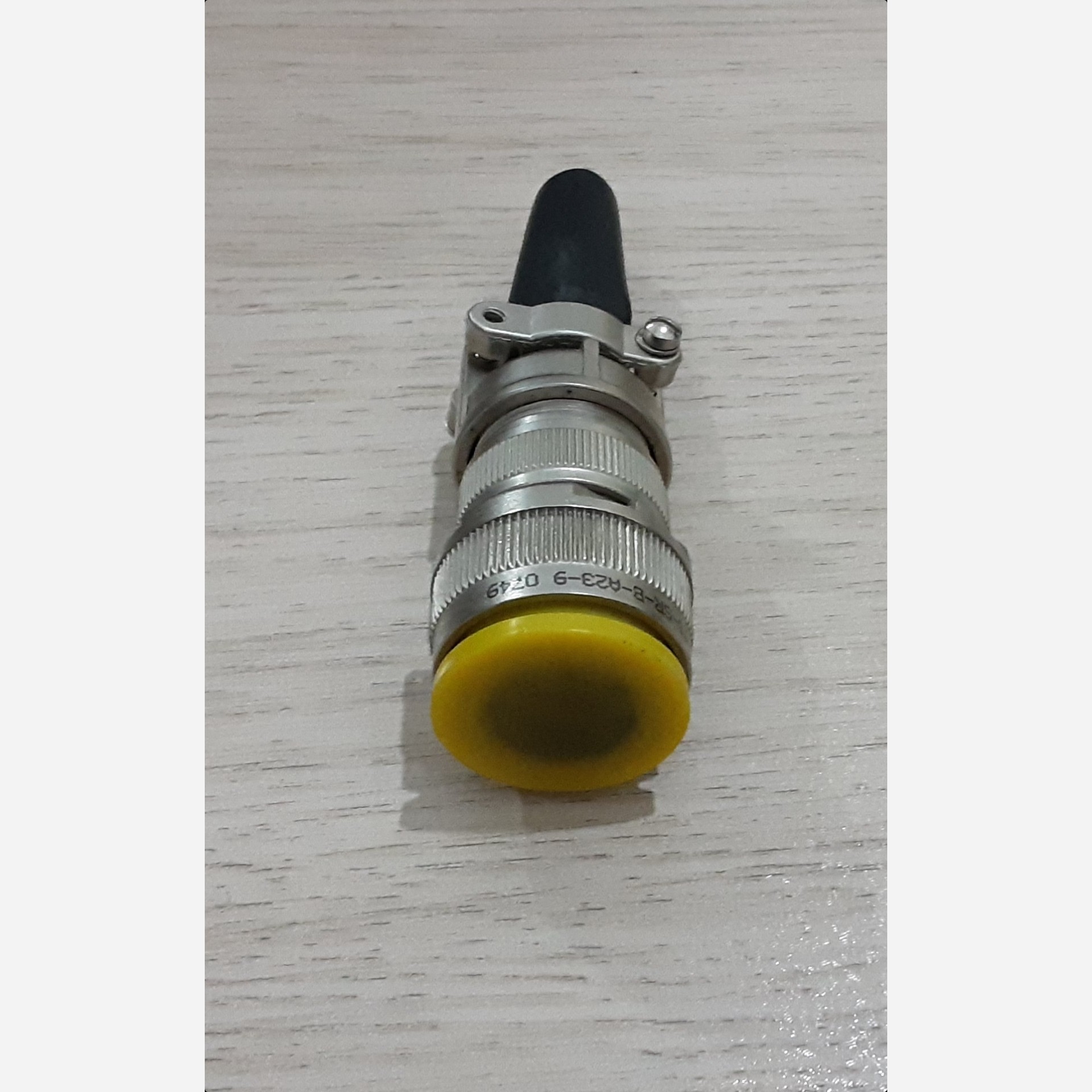 سوکت/کانکتور لیکا Lika MS3106A-18-1S-SR-B-A23-9 0749