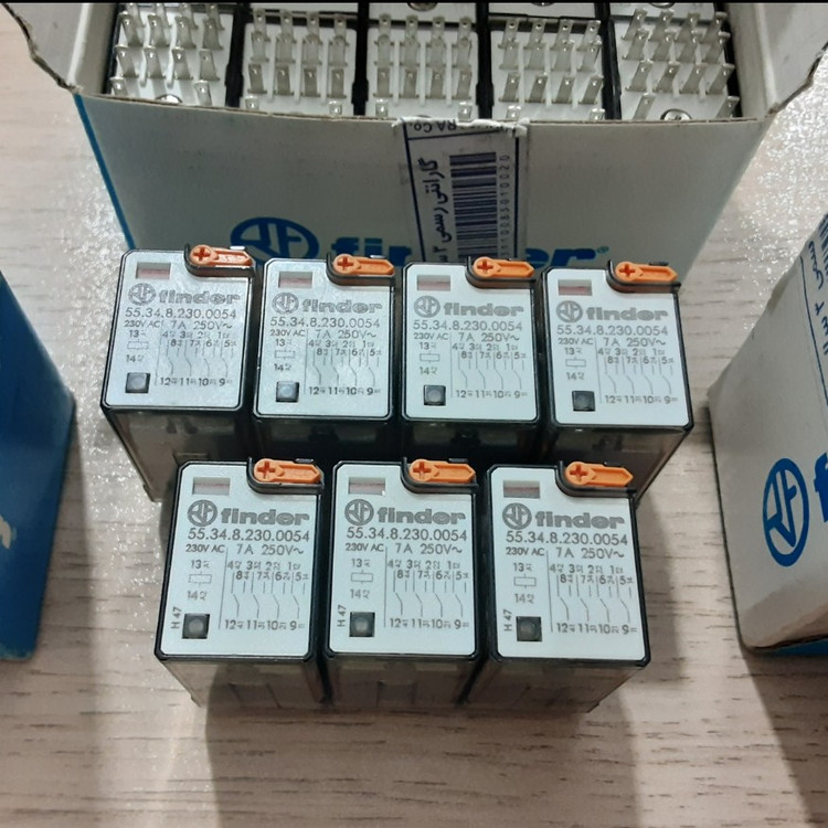 رله شیشه ای فیندر finder مدل 55.34.8.230.0054 - 230 ولت - 7 آمپر - 14 پایه