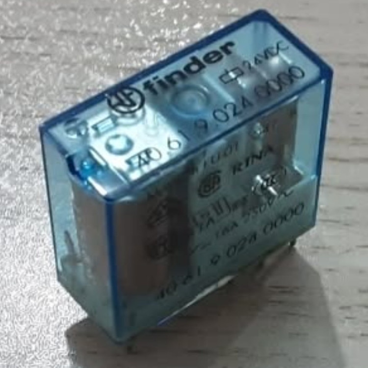 رله شیشه ای کتابی فیندر finder مدل 40.61.9.024.0000 . ساخت اروپا