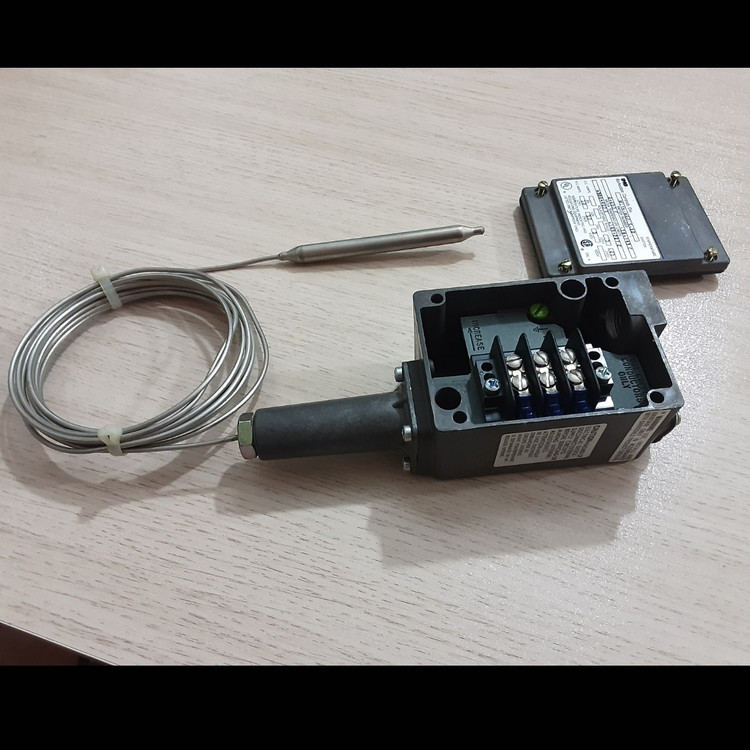 ترمومتر / ترموکوپل / ترموستات دما IMO Barksdale Controls Switch MT1H-M601S-12 - آلمان