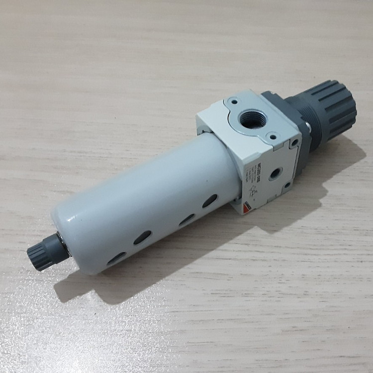 فیلتر رگلاتور هوا کاموزی ایتالیا یک دوم اینچ مدل MC202-D00