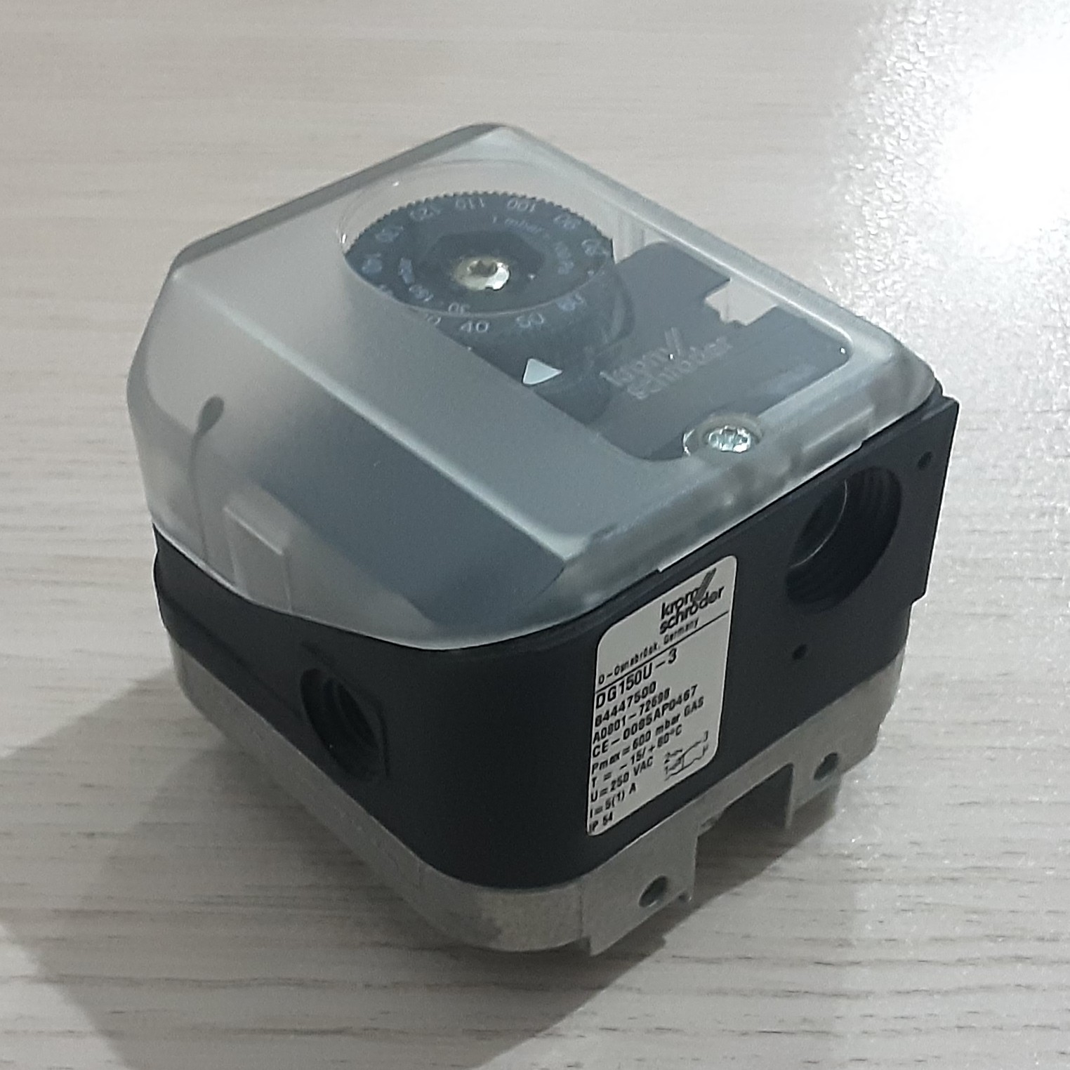 پرشر سوئیچ کروم شرودر kromschroder مدل DG150U-3
